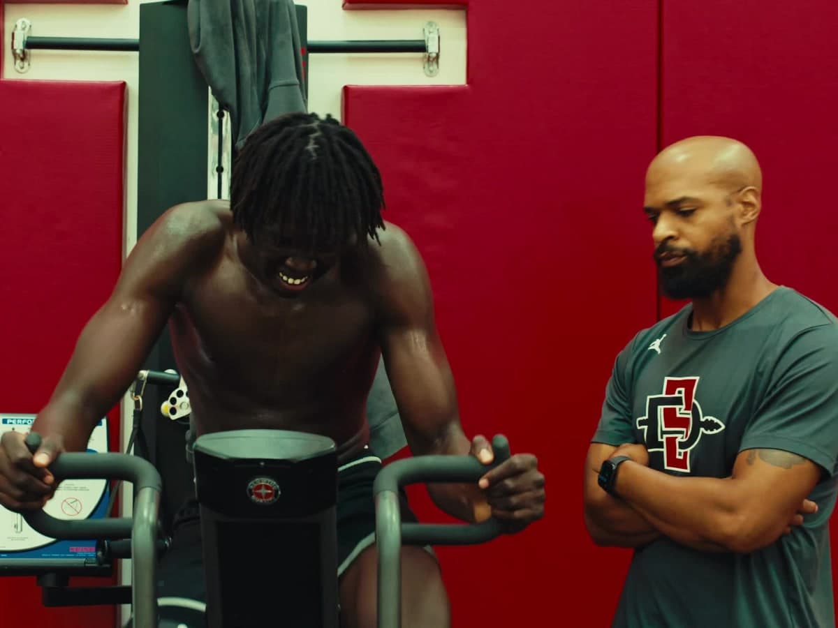 Magoon Gwath Spotlight cover frame